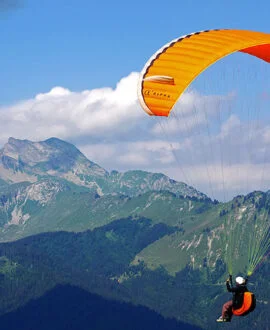 PARAGLIDING